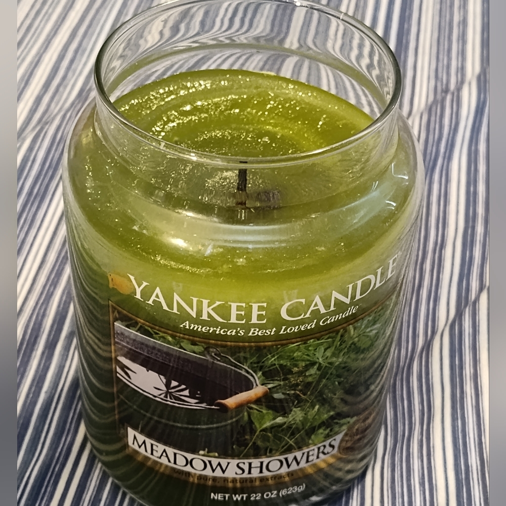 Used 22oz Yankee Candle (Meadow Showers)